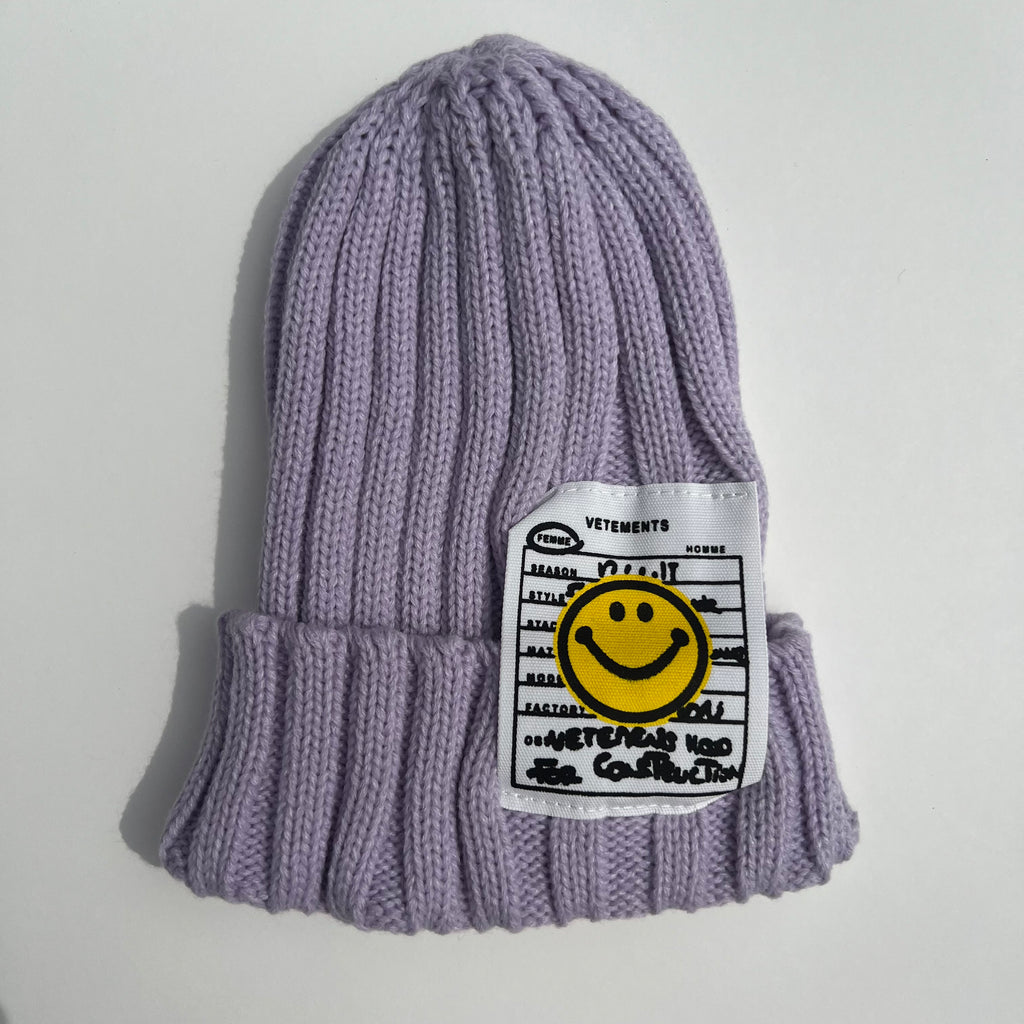 Smiley ribbed beanie in lilac